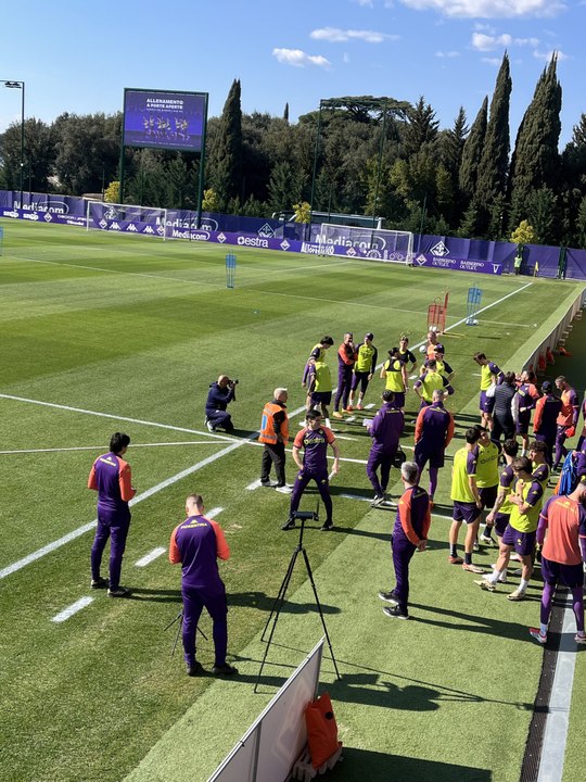 VIDEO VN - La Fiorentina entra in campo tra gli applausi del pubblico