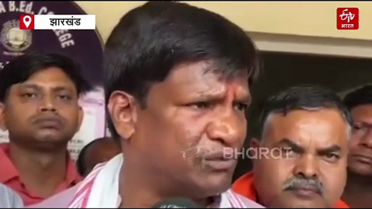 धनबाद में रामनवमी जुलूस पर पथराव मामले में 20 गिरफ्तार, पुलिस ने आरोपियों की कराई परेड, सांसद ने राज्य सरकार पर साधा निशाना