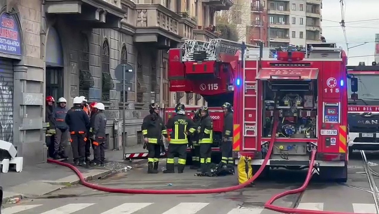 Incendio in via Menabrea a Milano, l'intervento dei vigili del fuoco