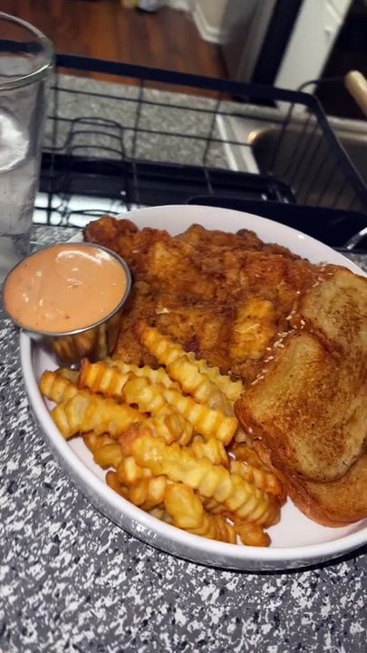 Name that fast food restaurant? 👀 @candicedanae #chickentenders #fries #candicecooks