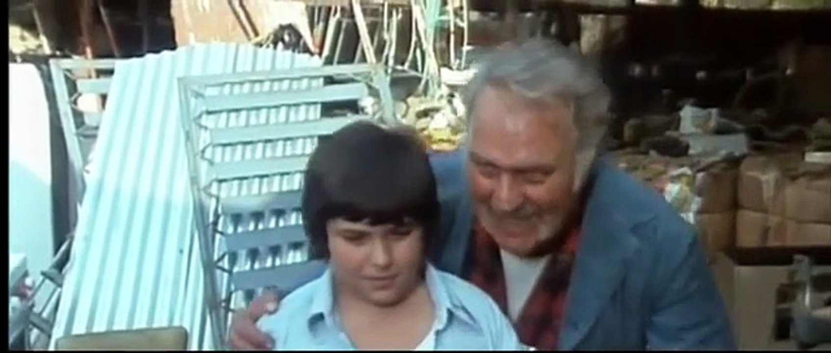 la-flic-chez-les-poulets