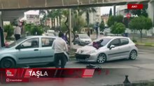 Antalya’da bozulan scootera sinirlenen kişi aracı taşla parçaladı