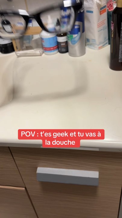 Quand un geek va à la douche… parce que ça se douche un geek ? 😅