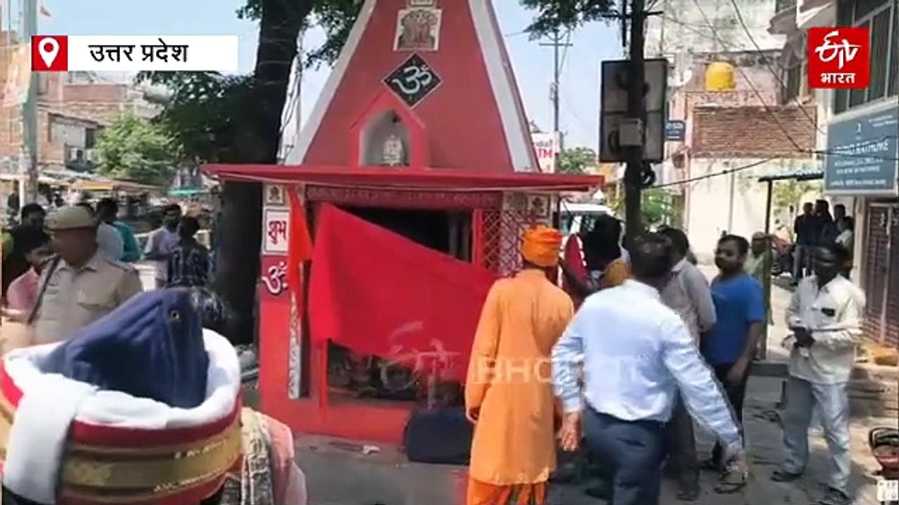 सीतापुर में धार्मिक स्थलों पर बुलडोजर एक्शन; मं...