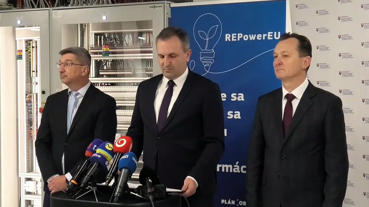 ZÁZNAM: Na SOŠ technológií a remesiel v Bratislave otvorili učebňu obnoviteľných zdrojov