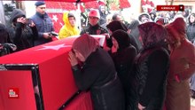 Şehit babaya son dokunuş: Yürek yakan veda