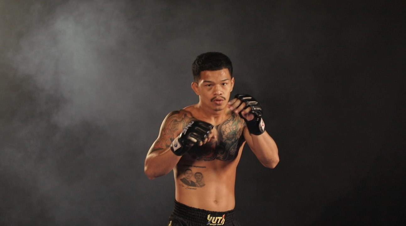 Kongthoranee shows of his shadowboxing skills