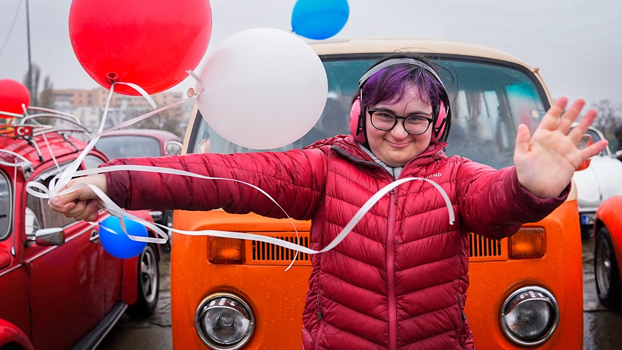 İstanbul'da down sendromlu bireyler vosvos konvoyuyla farkındalık etkinliğine katıldı