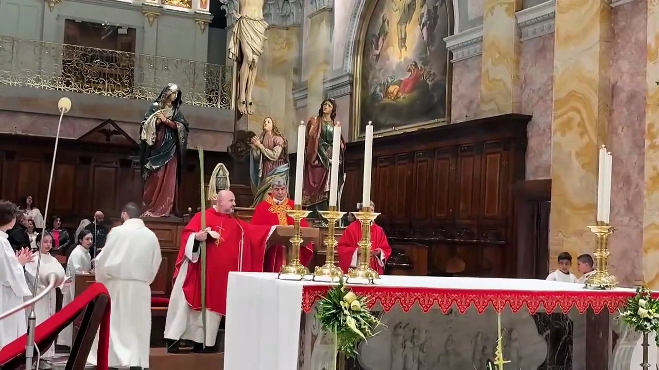 Entre restricciones católicos celebran el Domingo de Ramos en Jerusalén