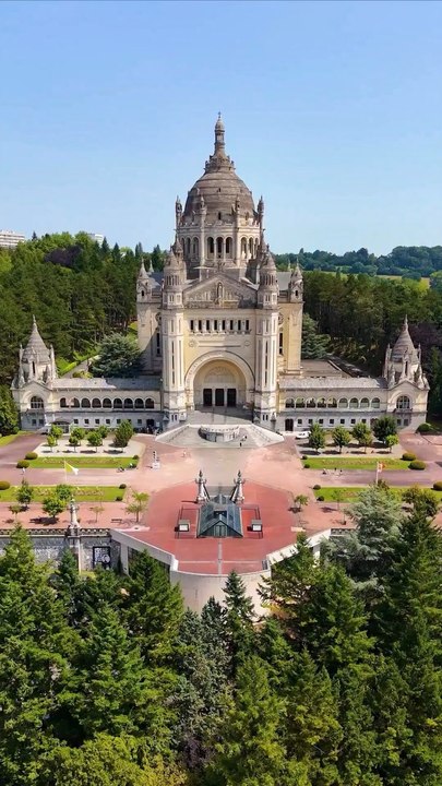 Basilique sainte-Thérèse de Lisieux, France
