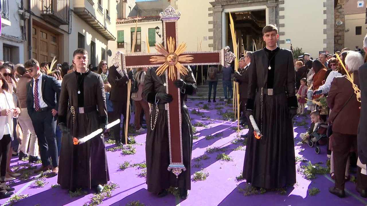 Así ha sido la polémica procesión de Semana Santa de Sagunto