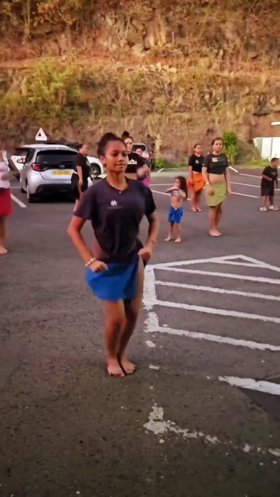 Viral Island Dance 💃🔥 Group Dance Outdoor Vibes🔥 #dance #tahitian #islanddance #groupdance #viral