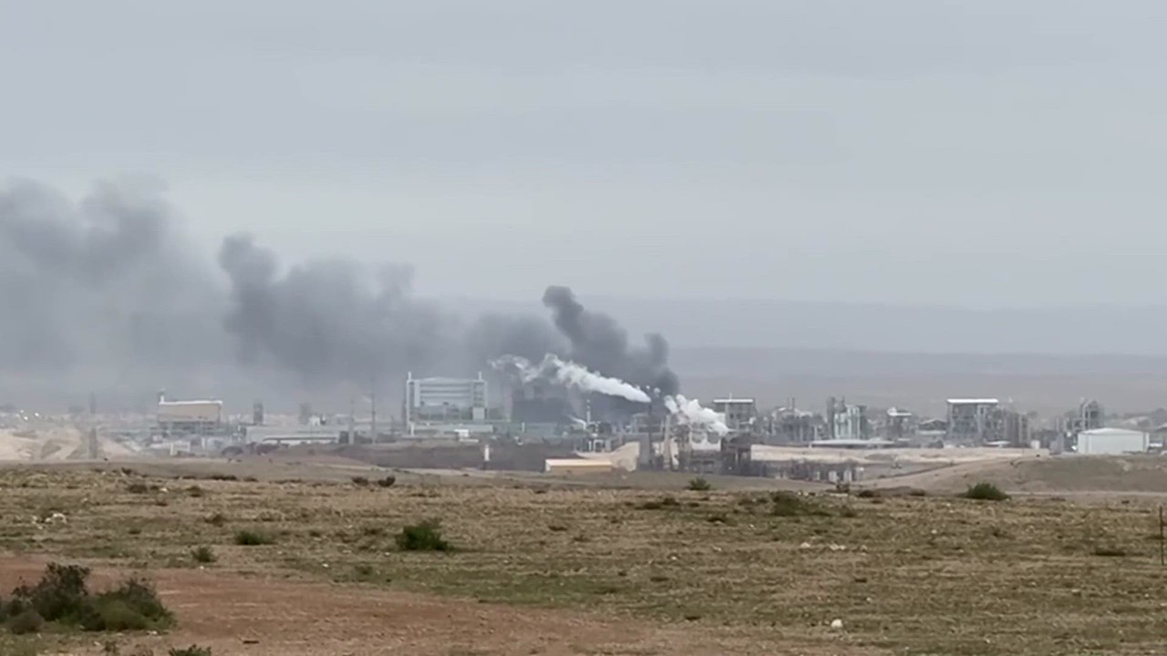 Irán bombardea un complejo industrial israelí