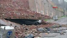 Maltepe’de okul duvarı çöktü, park halindeki araçlar zarar gördü