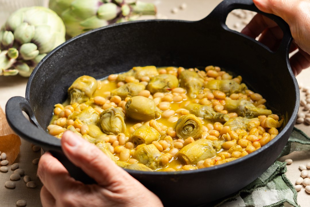 Potaje de alubias con alcachofas