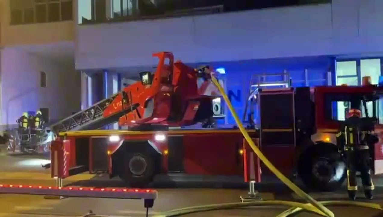 Rogo nella notte a Bolzano, intervento complesso dei vigili