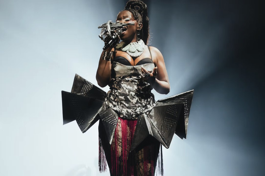 Gims au concert de Theodora deux jours après sa mise en examen dans une affaire de blanchiment aggravé