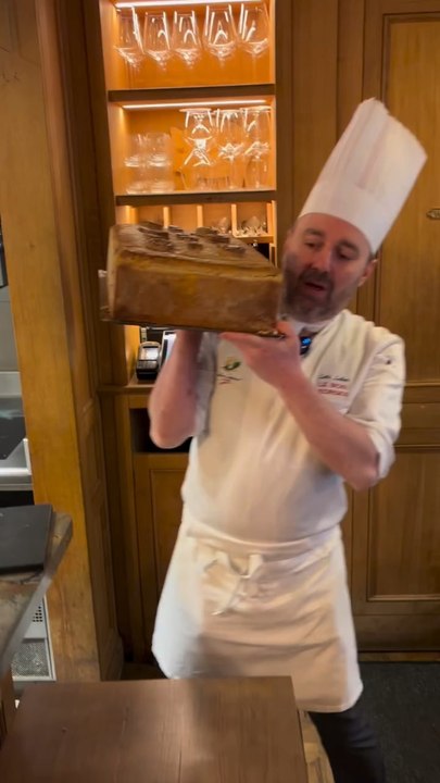 Avis à tous les amoureux des bons produits❤️ ! Voici un monument de la gastronomie française 🇫🇷📍45 rue Saint Georges 75009 ParisSuivez-moi pour plus d’explorations gourmandes. 🎥✨