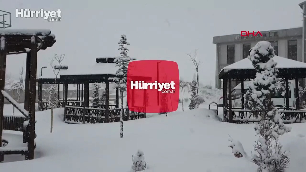 Van'da 34 yerleşim yeri kardan kapandı