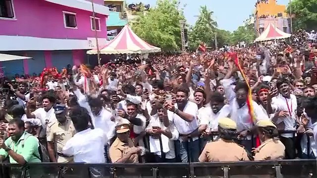 பெரம்பூர் தொகுதியில் வேட்புமனு தாக்கல் செய்தார் தவெக தலைவர் விஜய்