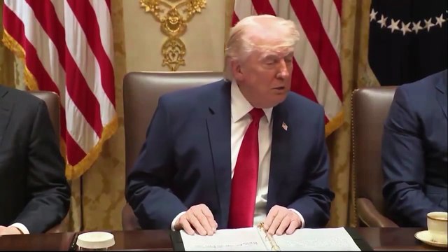 Trump asegura que Irán dejará pasar 20 grandes petroleros por el estrecho de Ormuz