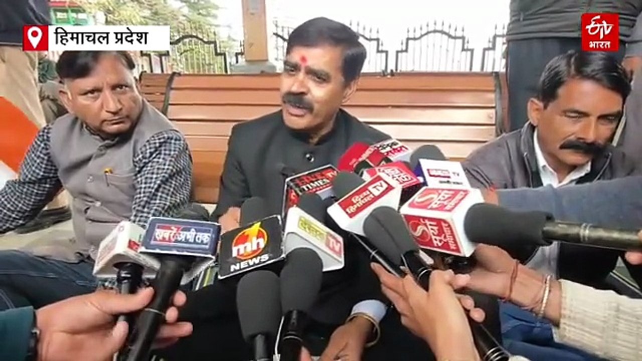 अपनी सरकार से नाखुश कांग्रेस पूर्व विधायक बंबर ठाकुर, विधानसभा के बाहर धरने पर बैठे