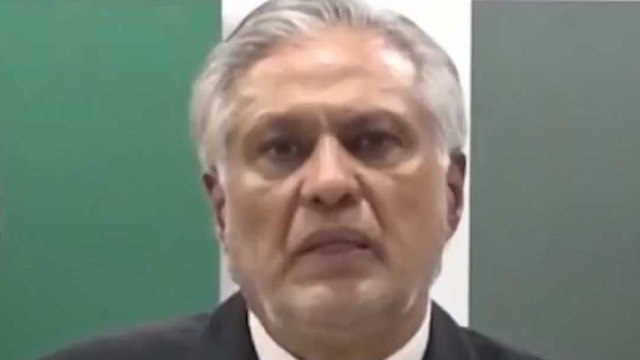Iran War पर मध्यस्थता करा रहे थे PAK Deputy PM, रेड कार्पेट पर गिरकर टूटा कंधा!