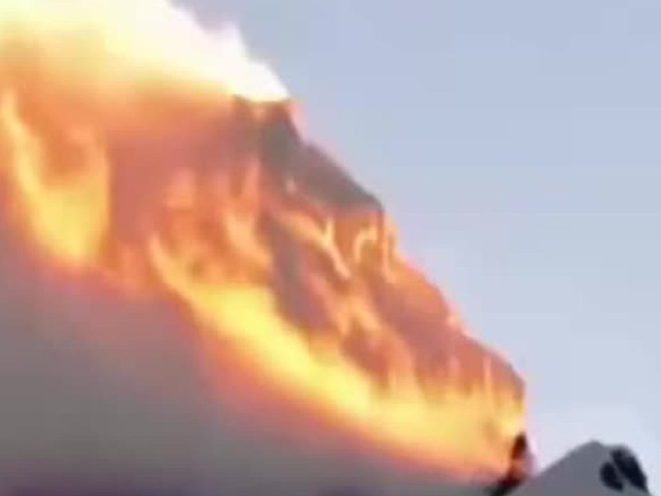 Naturphänomen lässt Berggipfel scheinbar brennen