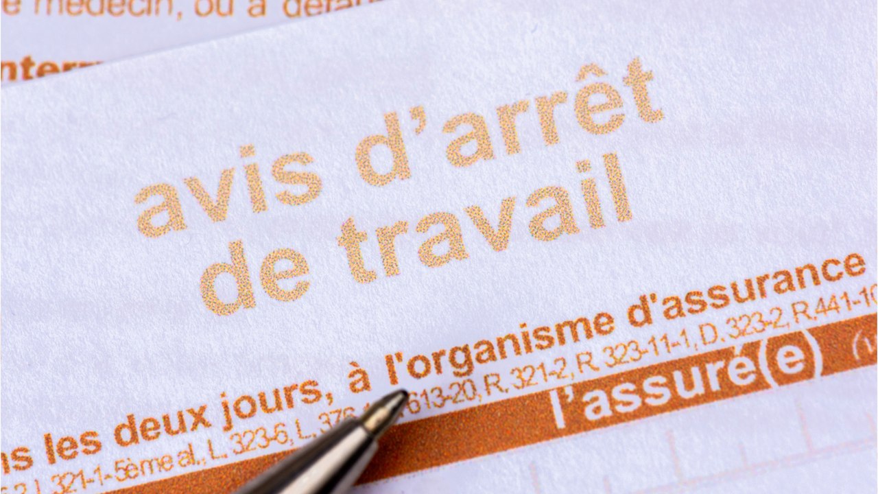 Arrêt maladie et travail : la cour de cassation livre un arrêt important.