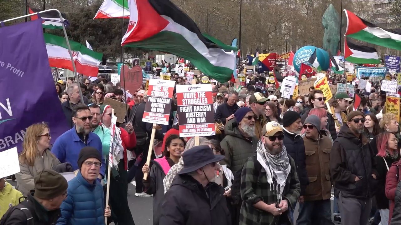 Half a million gather in London for biggest anti-far right demo, say organisers