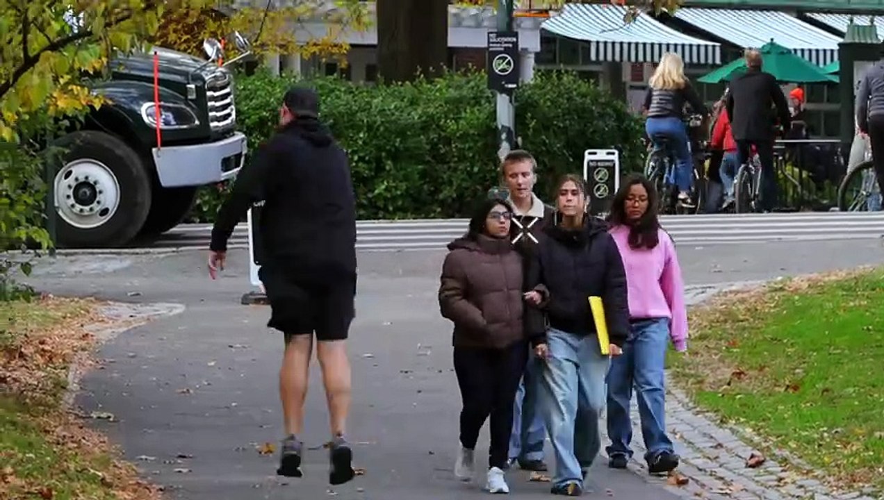 Funny Fart Prank in NY! Why are my hands so wet!.