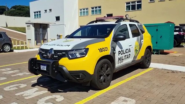 Briga de casal termina com depredação de veículos e prisão no bairro São Cristóvão, em Cascavel