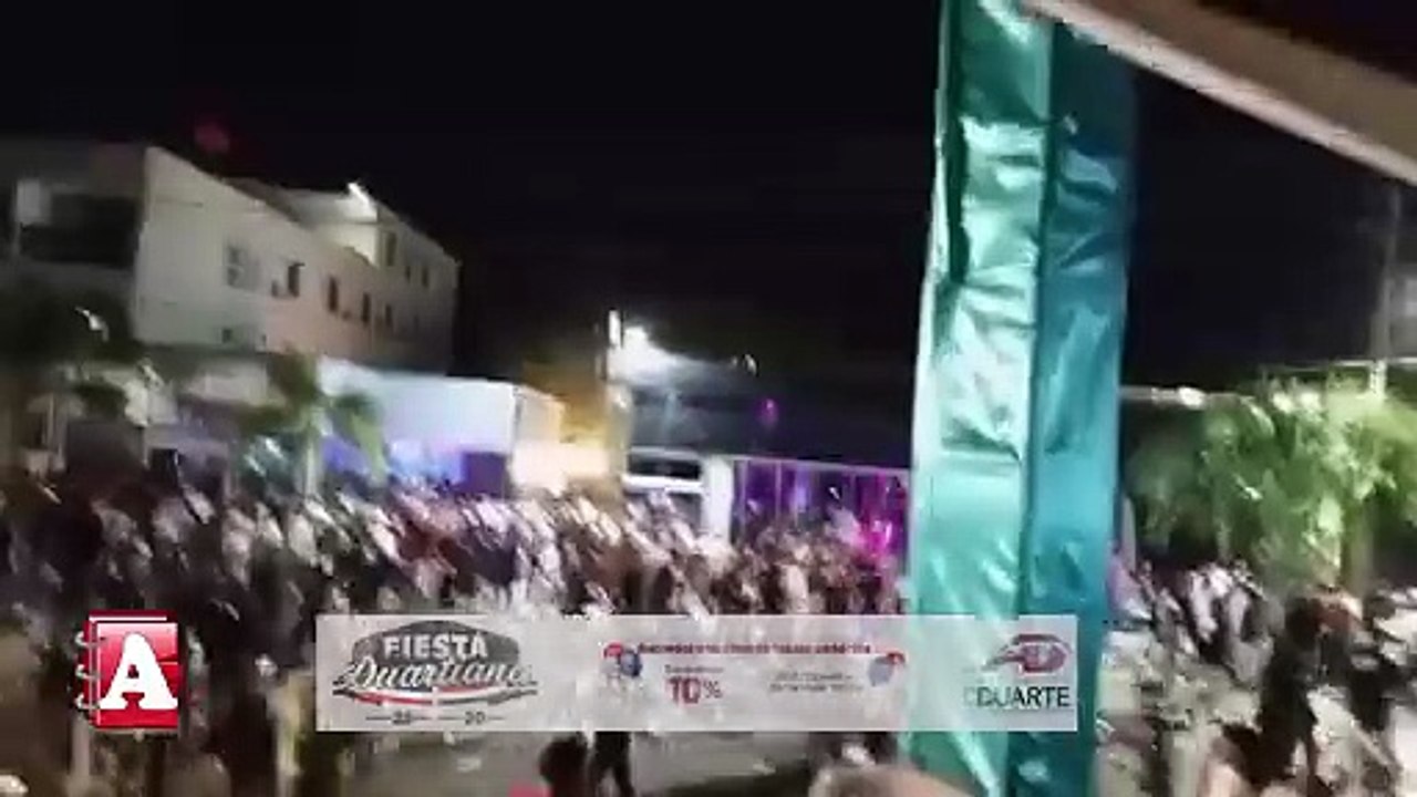 Tremendo “ rebú” durante cierre del carnaval en Barahona