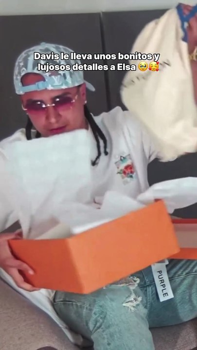 Davis Flow rompe el silencio y visita a Elsa Oseguera