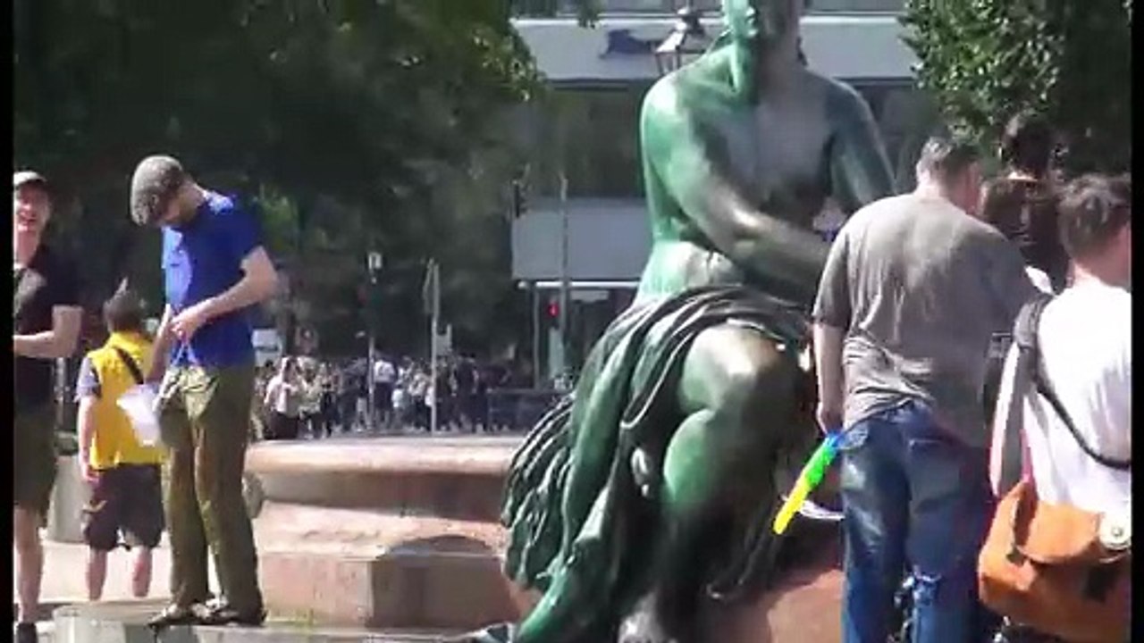 Wasserschlacht am neptunbrunnen
