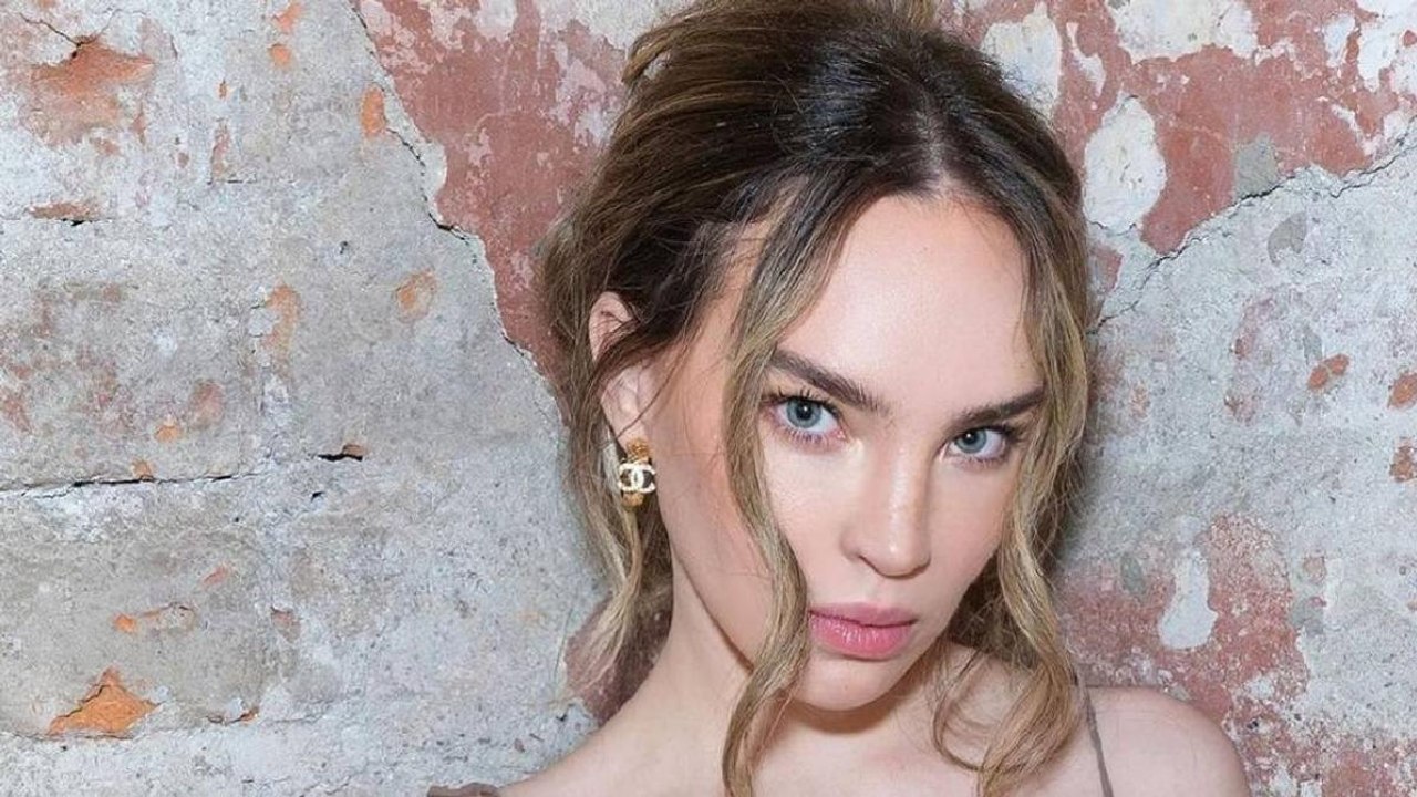 Belinda se sube a "asaltar" camión y se hace viral por su actuación