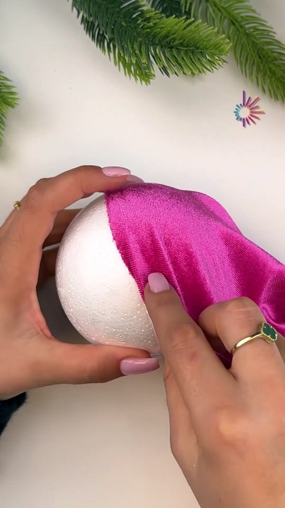 Gorgeous DIY bauble decor in minutes🎄✨