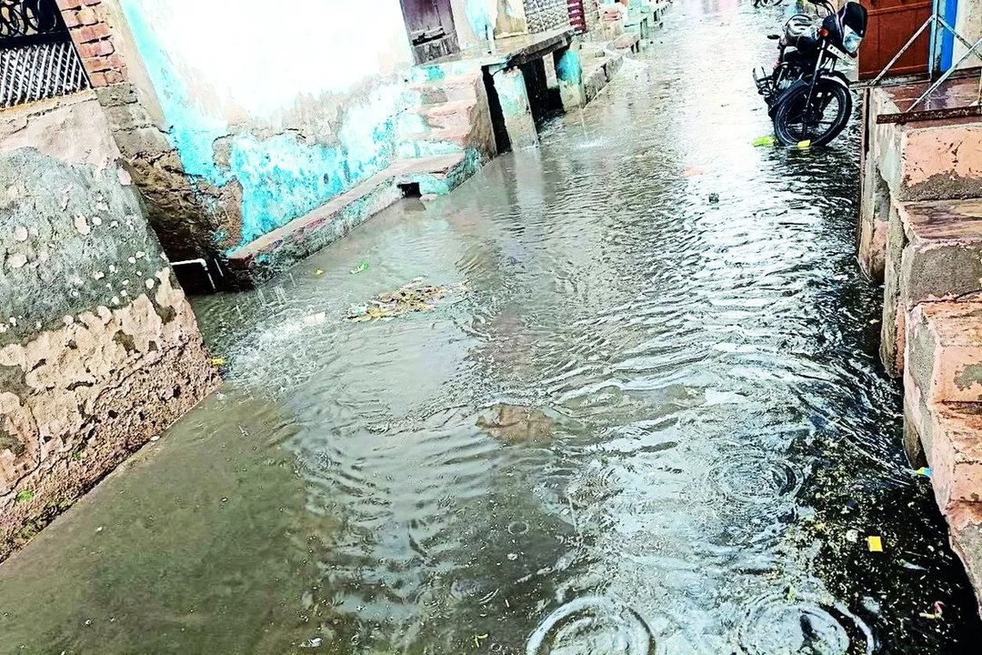 कोटकासिम में अंधड़ के साथ बारिश, ओले भी गिरे.... देखें वीडियो