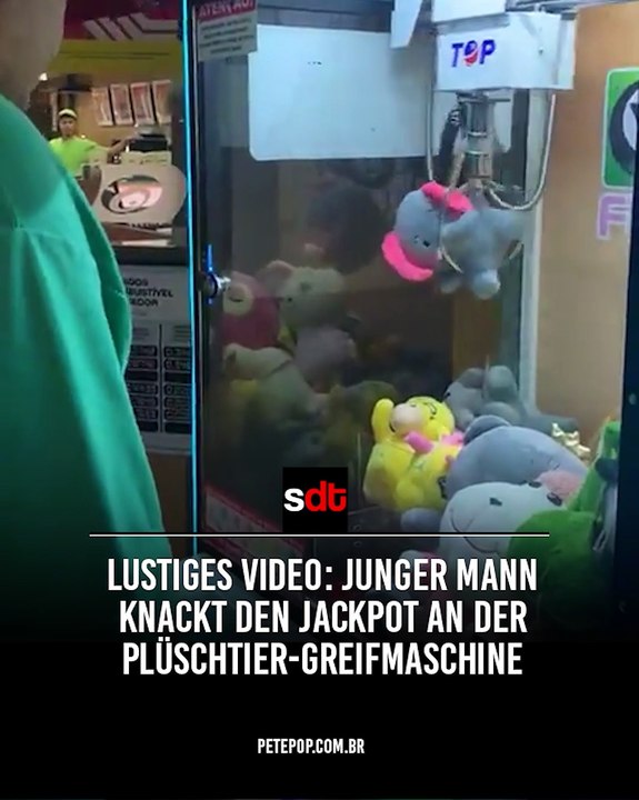 Lustiges Video: Junger Mann knackt den Jackpot an der Plüschtier-Greifmaschine
