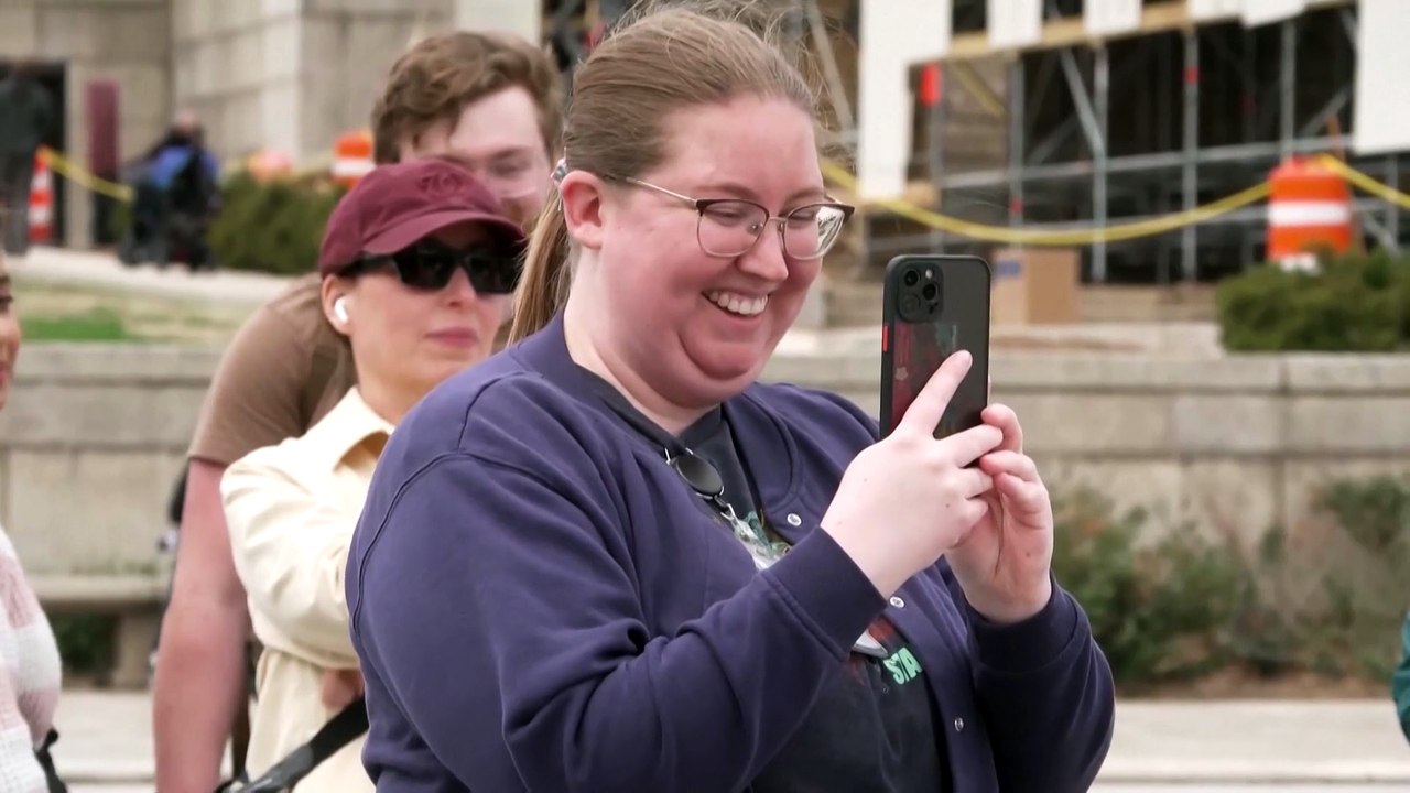 'A throne fit for a king': DC golden toilet sculpture mocks Trump