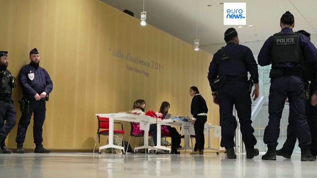 Una coach, degli agenti clandestini, dei massoni... Inizia a Parigi il processo alla Loggia Athanor