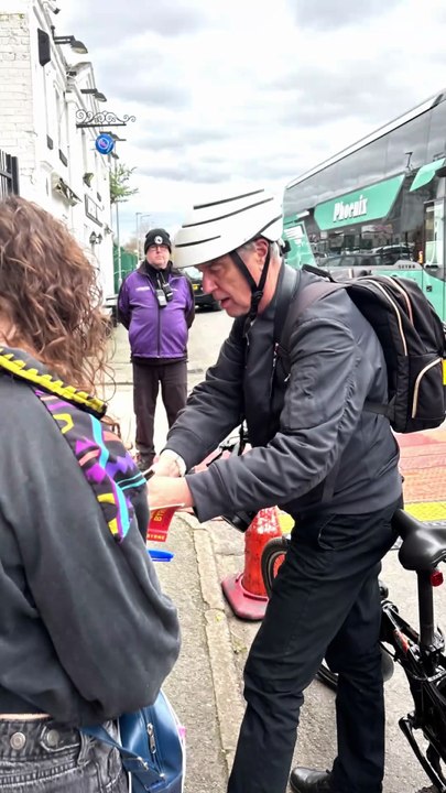 David Byrne 🎤 The Genius Behind Talking Heads