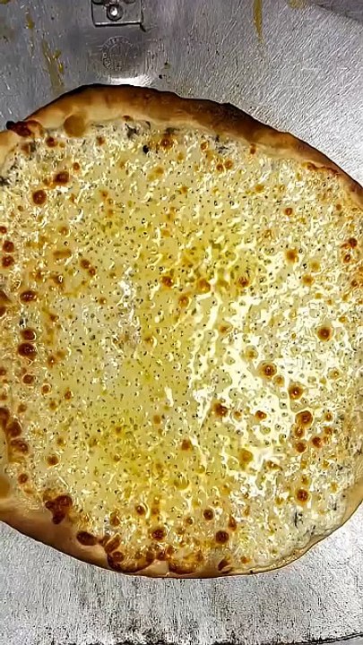 Crispy all white pizza 😮‍💨