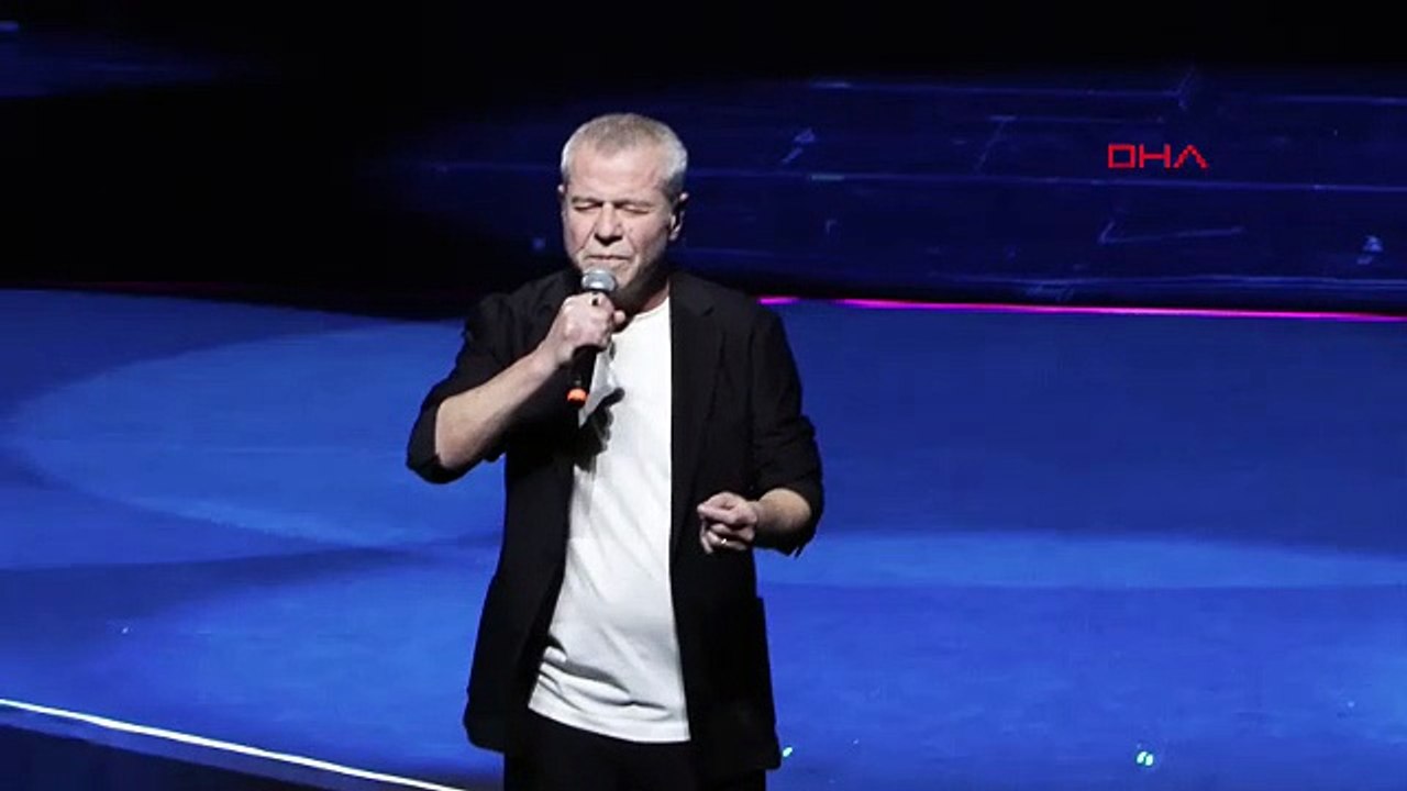 Müslüm Gürses hologramı, Türk Telekom 5G ile AKM’de sahne aldı