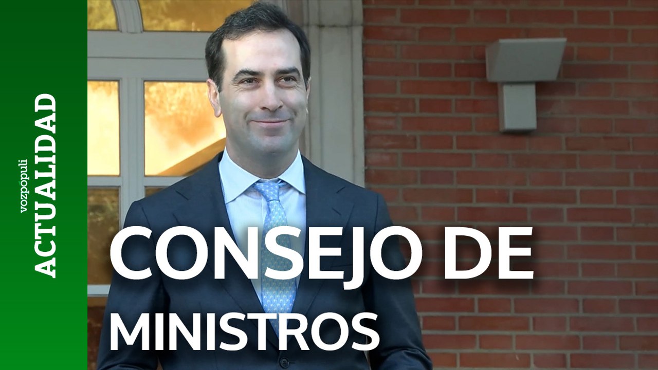 Carlos Cuerpo y Arcadi España posan en la Moncloa antes de acudir al Consejo de Ministros