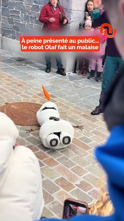 Le robot Olaf fait un malaise ?!