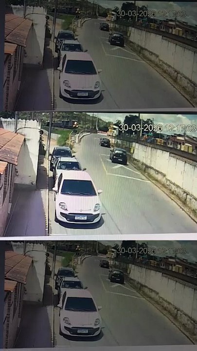 Carreta é atingida por trem ao cruzar linha férrea na zona da mata (MG)