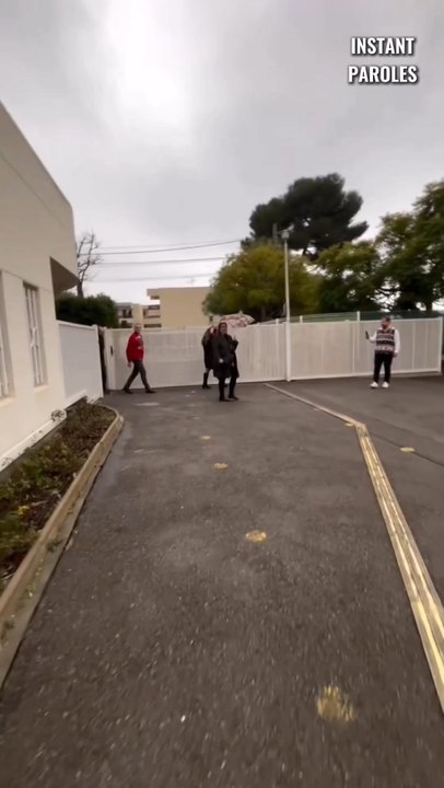 Ces élèves mettent à l’honneur leur professeur pour son départ à la retraite