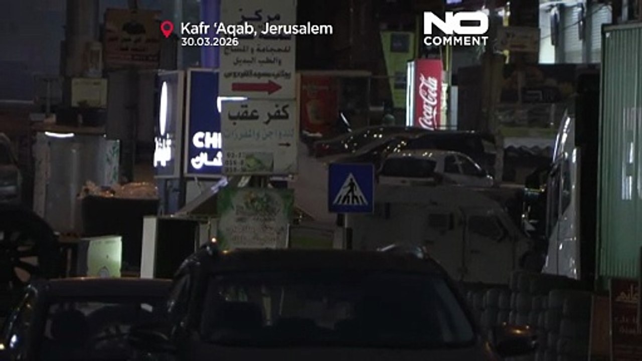 El Ejército israelí se enfrenta a palestinos durante una redada en el norte de Jerusalén