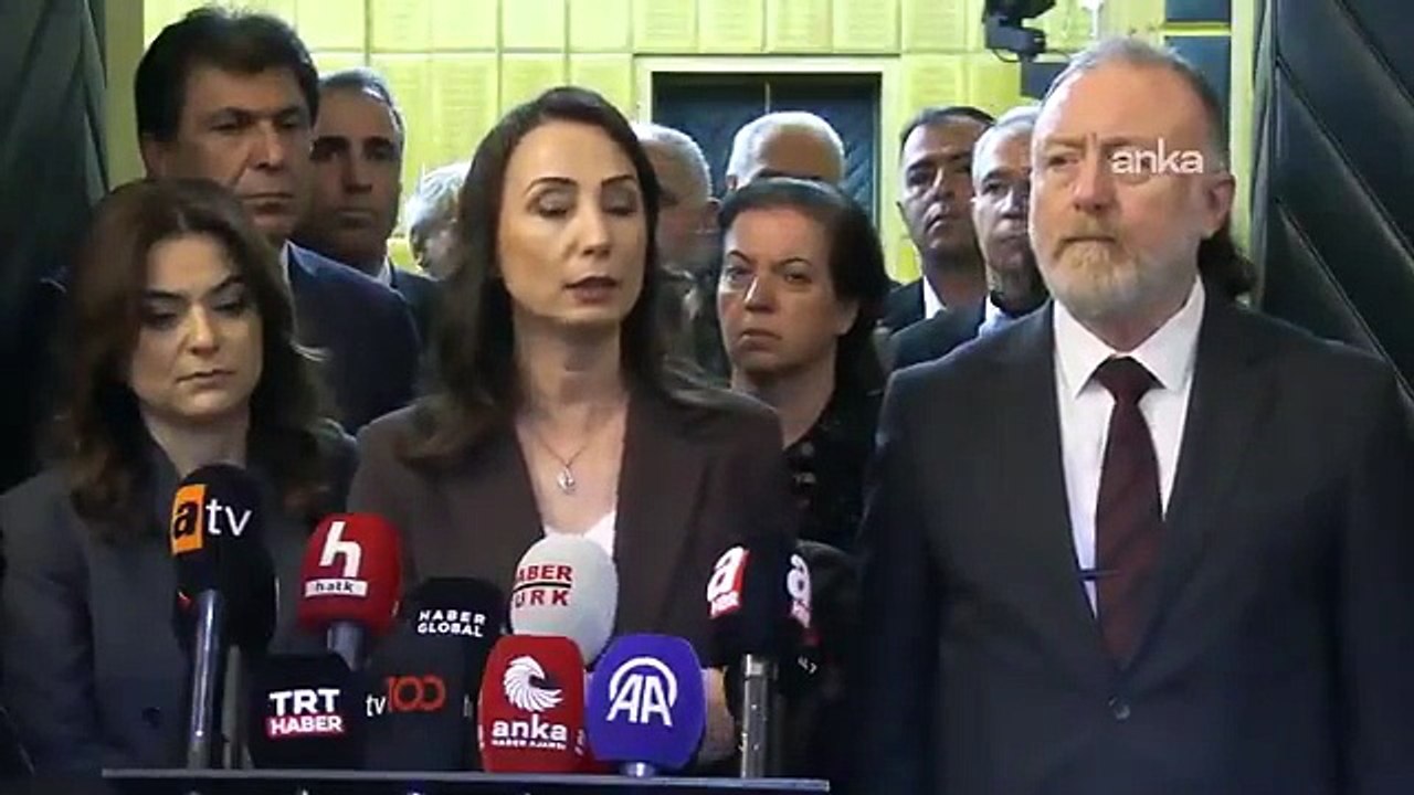 DEM Parti Eş Genel Başkanı Tülay Hatimoğulları, PKK Lideri Abdullah Öcalan'a İmralı'da konut tahsis edilmesine yönelik iddiaları doğruladı.Ancak Hatimoğulları, Abdullah Öcalan, henüz konuta taşınmadığını belirtti.